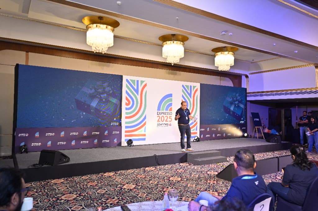 Immersive Stage Scenography & Keynotes